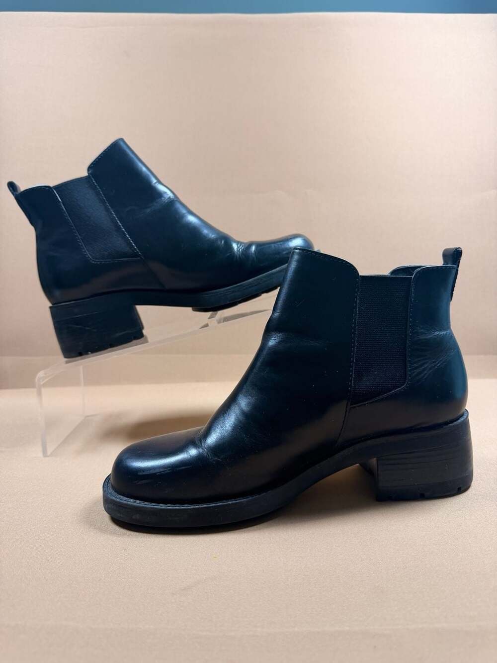 Bass Chelsea Boots Size 7.5M Black Leather Heeled Ankle Booties